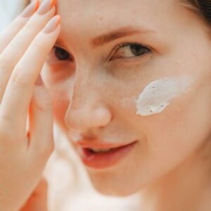 Co na odřenou kůži? Skvělé tipy pro rychlé hojení a prevenci