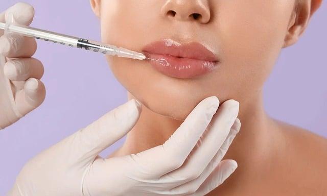 Botox a alkohol: Jaká jsou rizika a co byste měli vědět?