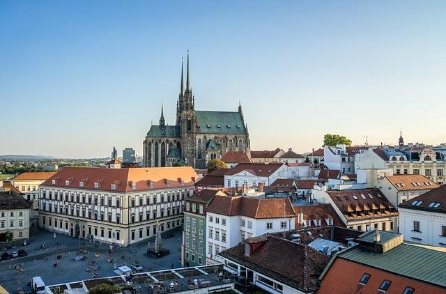 Chemický peeling Brno cena: Zjistěte, co ovlivňuje náklady a jak vybrat odborníka