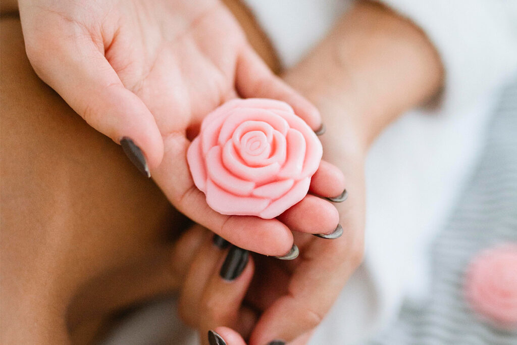 5 večerních rituálů, které vám pomohou usnout 1 koupelove sumive bomby pro relaxacni koupel4