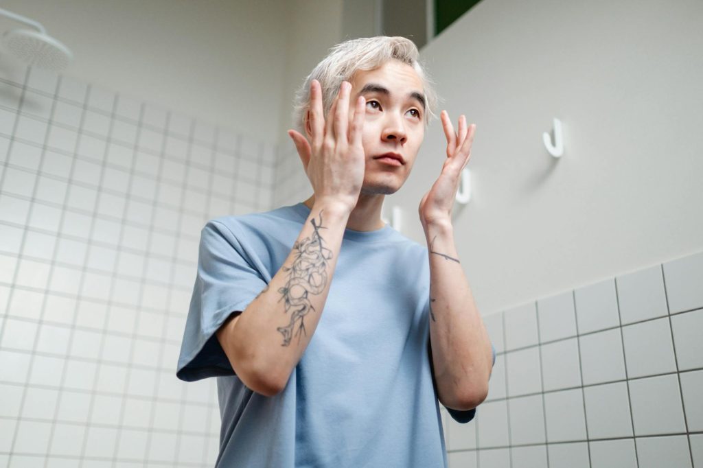 Zimní péče o mužskou pleť: jak ochránit pokožku před mrazem a suchým vzduchem